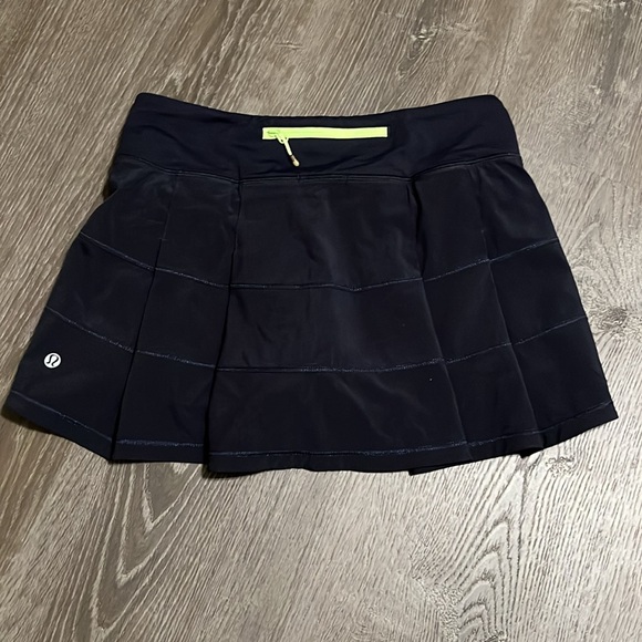 Lululemon Pace Rival Skirt II *4-way Stretch (Regular)
Naval Blue Size 4 - Picture 4 of 9